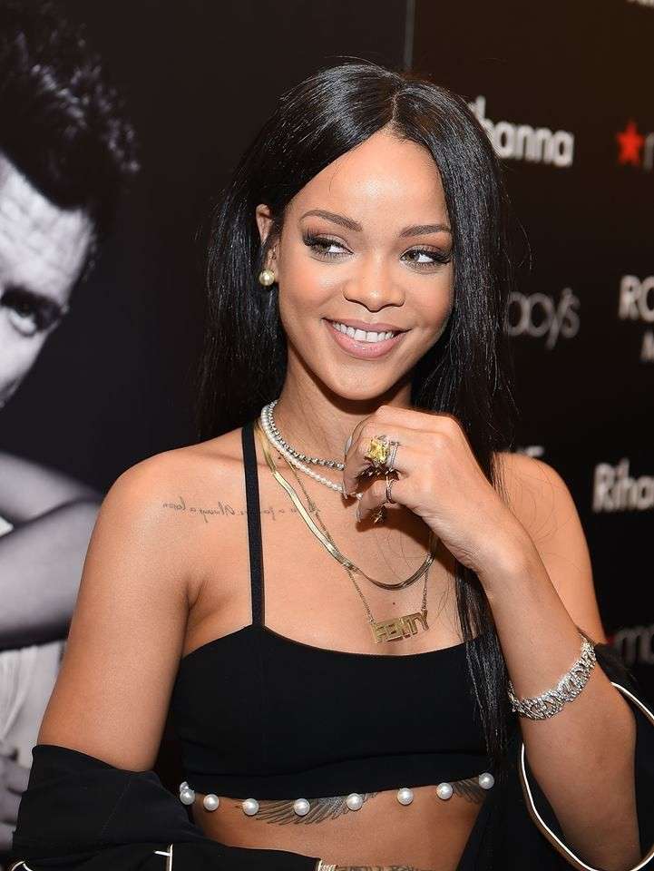 Rihanna ed i capelli lisci