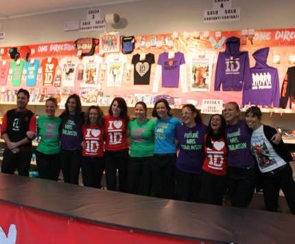 1D World Temporary Store Milano: commessi