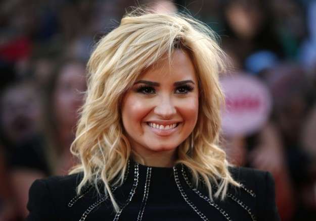Taglio capelli scalati, Demi Lovato