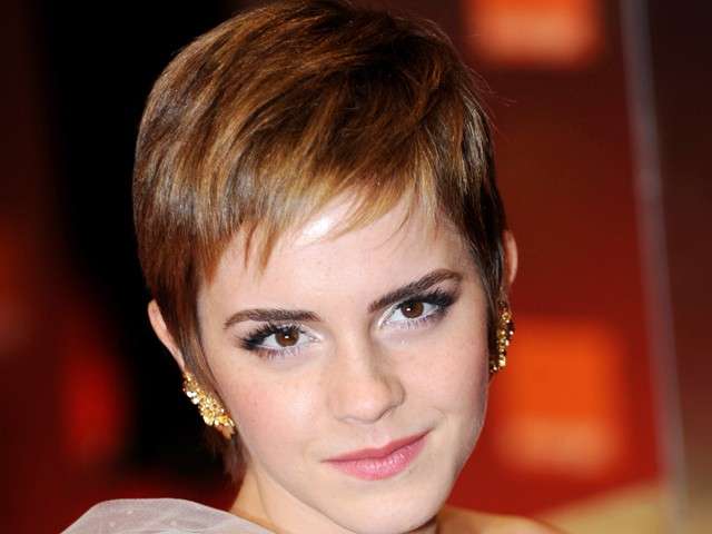 Taglio capelli scalati e corti di Emma Watson