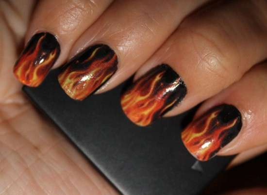 Nail art con il fuoco di Hunger Games
