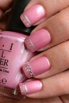 French manicure rosa con glitter