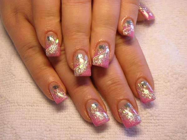 Nail art rosa con glitter silver