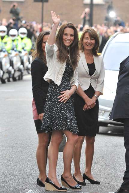 Kate Middleton insieme alla mamma e alla sorella