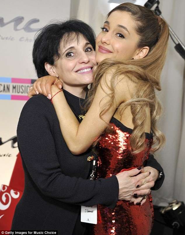 Ariana Grande e la mamma Joan