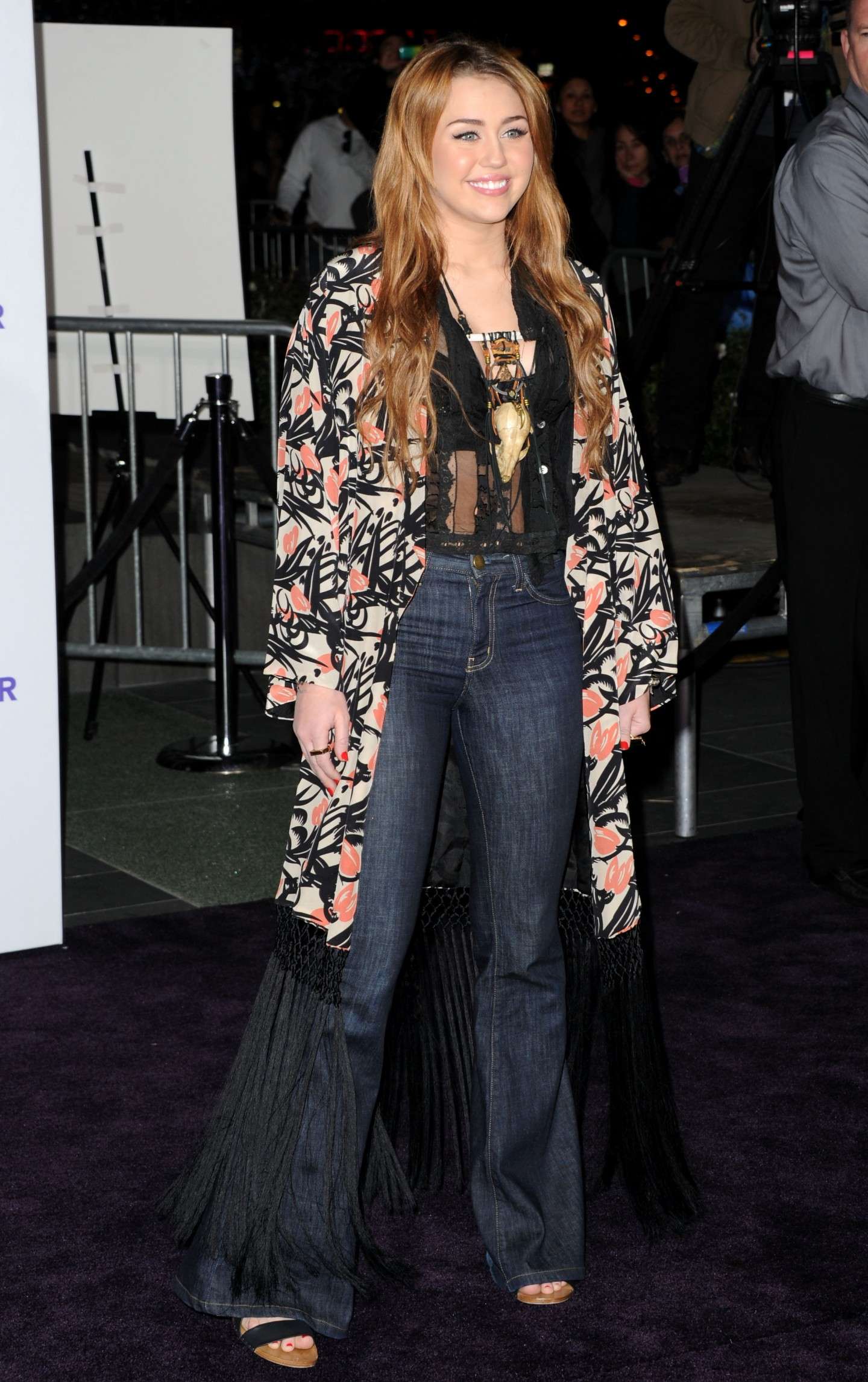 Miley Cyrus con i jeans a zampa