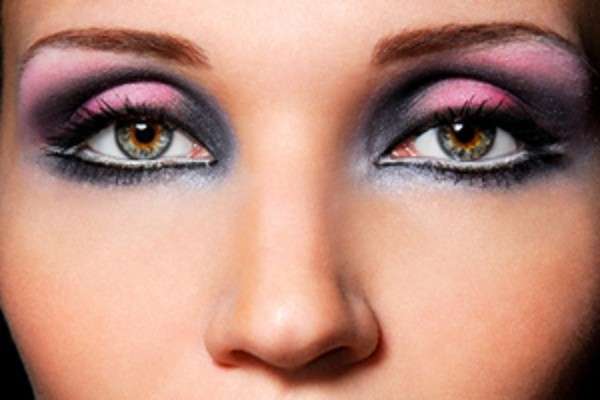 Makeup rosa con smokey-eye