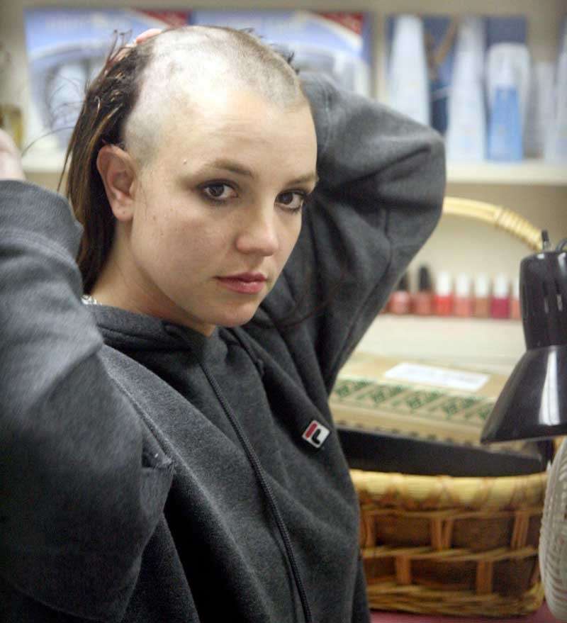 Britney Spears e la testa rasata
