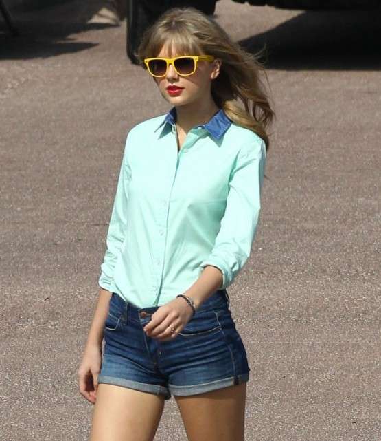Taylor Swift con shorts