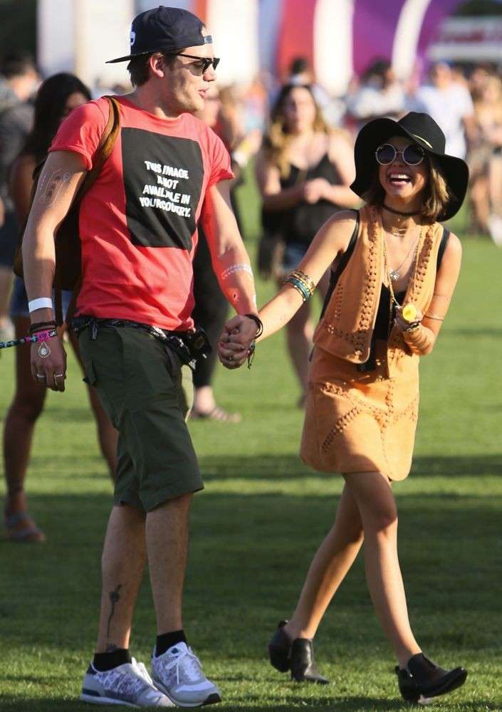 Dominic Sherwood e Sarah Hyland al Coachella