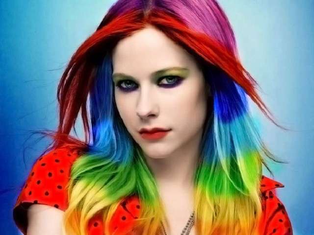 Avril Lavigne con capelli fluo