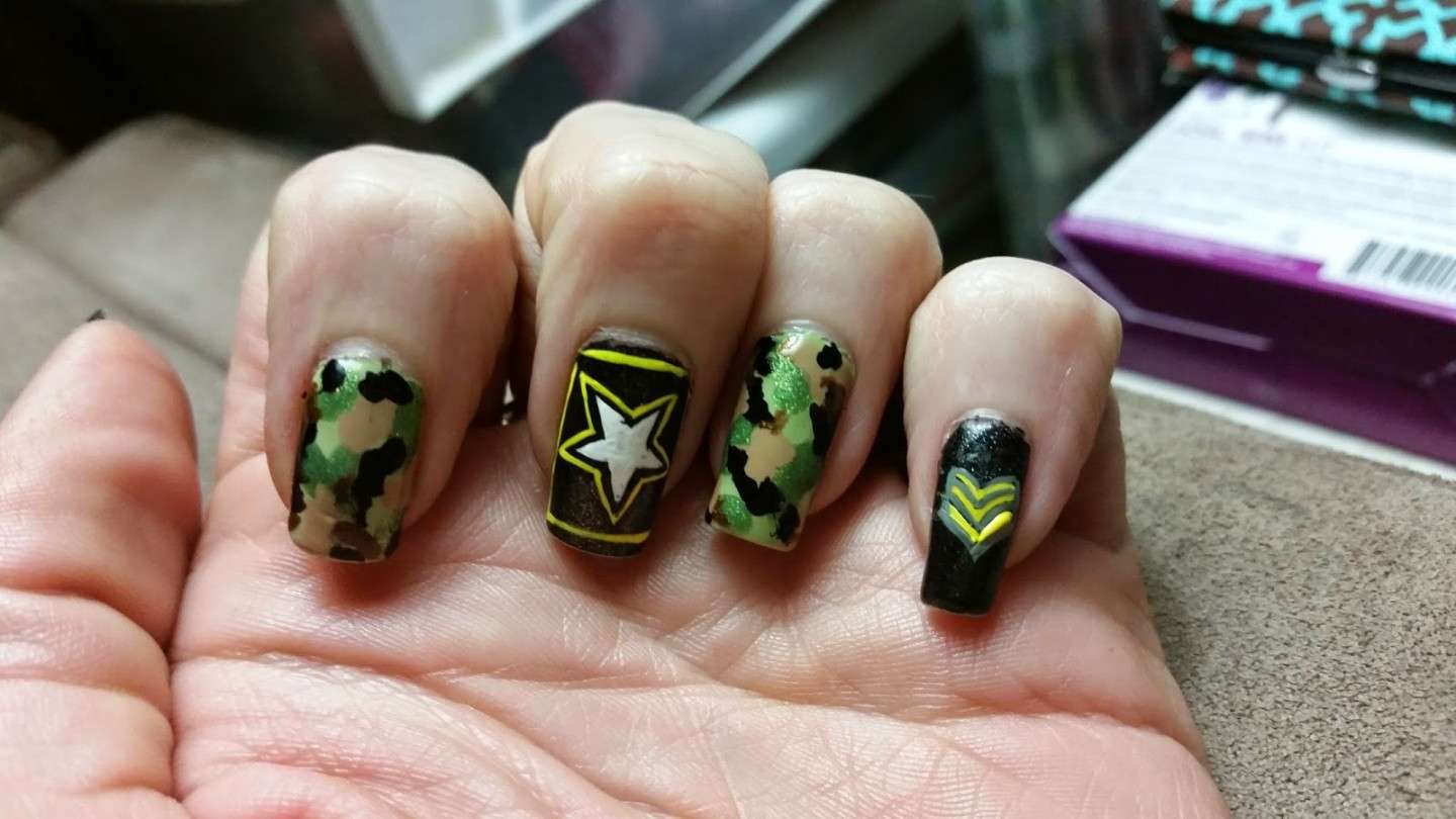 Nail art ispirata a Loki