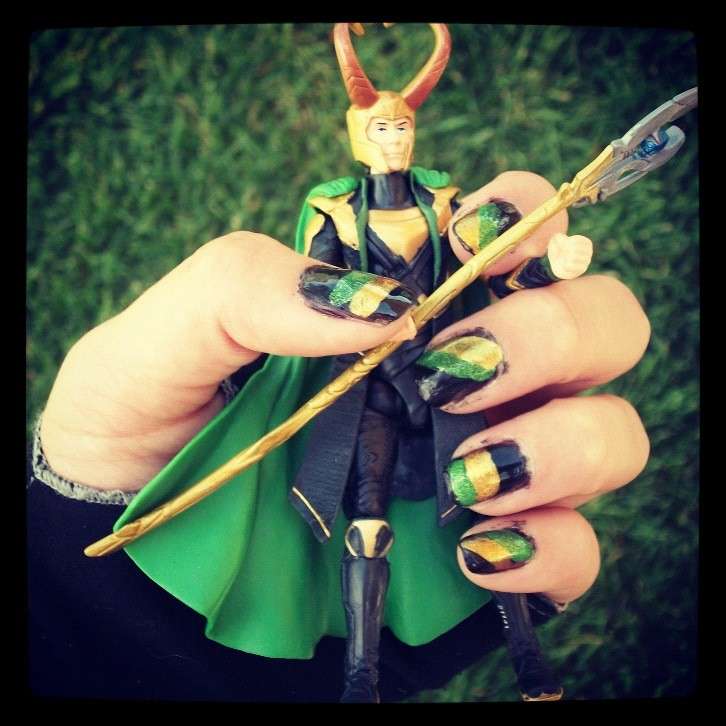 Nail art ispirata ai colori di Loki