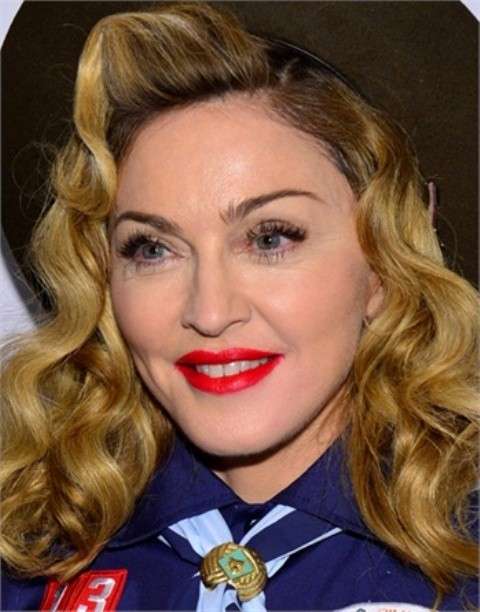 Madonna con il rossetto rosso