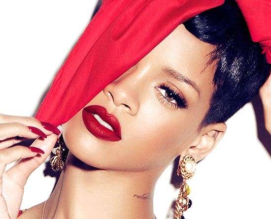 Rosso scuro per Rihanna