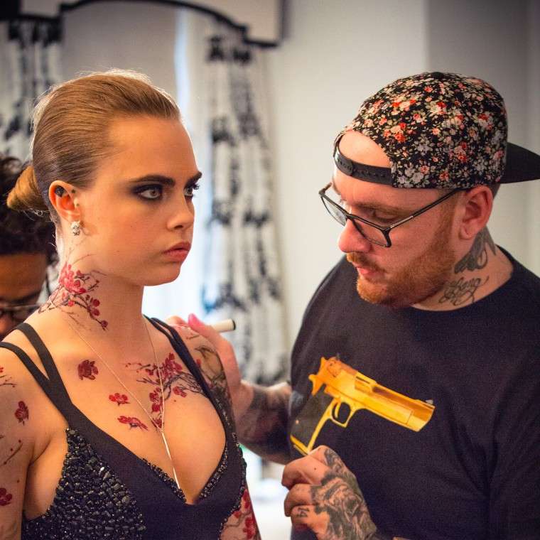 Cara Delevingne ed il suo tatuatore