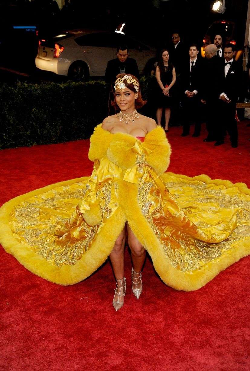 Rihanna e l'abito cinese al Met gala 2015