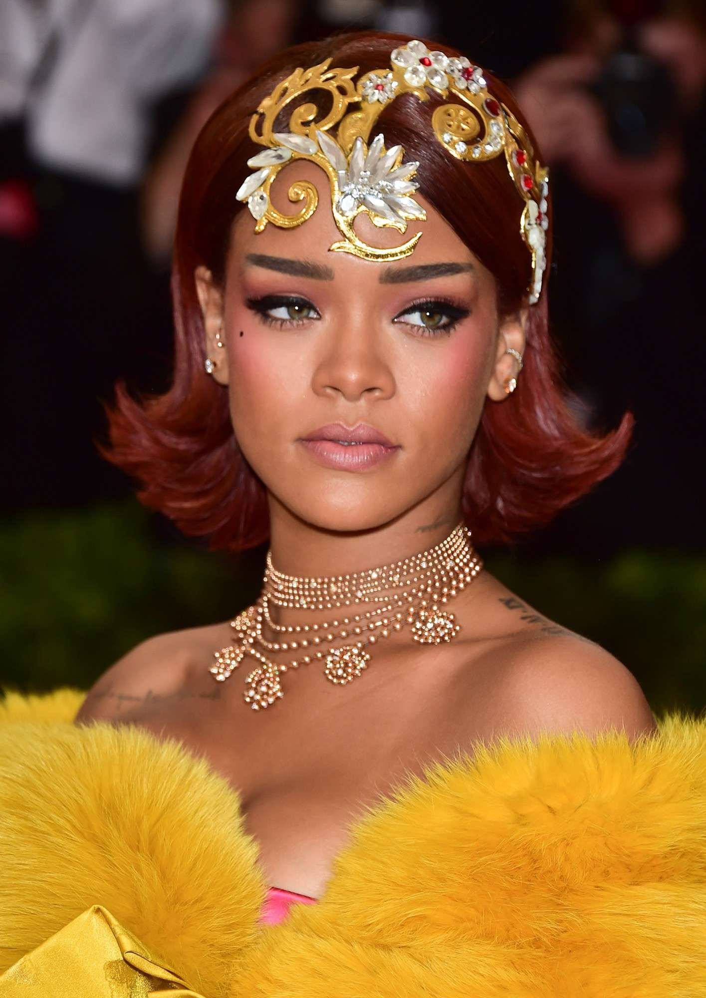 Beauty look di Rihanna al Met gala 2015