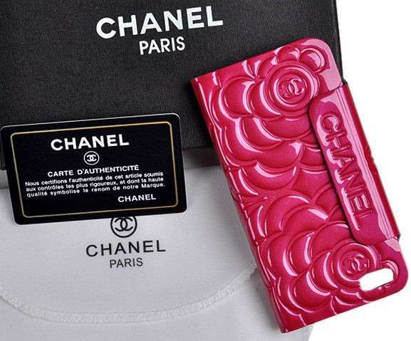 Cover lavorata di Chanel