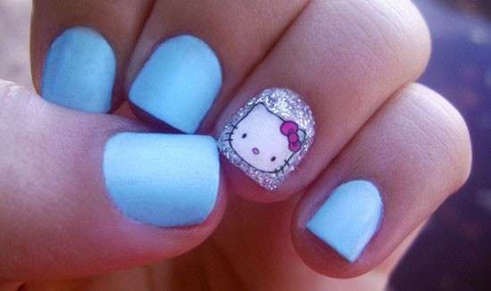 Nail art di Hello Kitty in tiffany