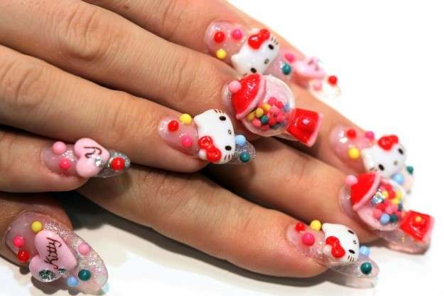 Nail art in 3D di Hello Kitty