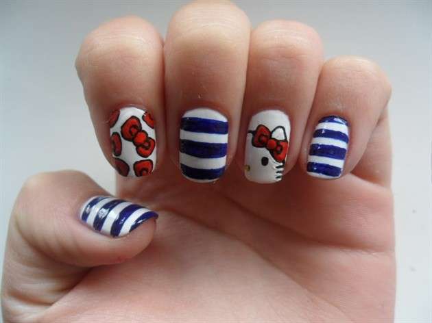 Nail art marinara di Hello Kitty