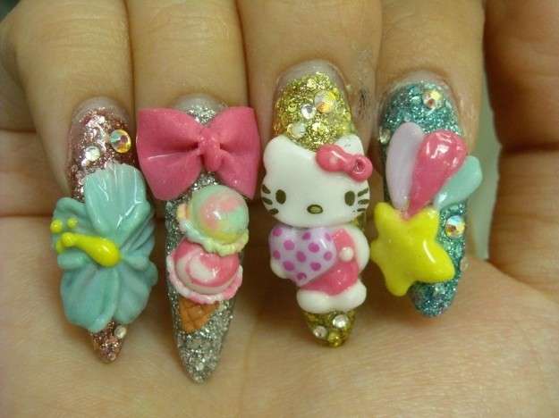 Particolare nail art di Hello Kitty