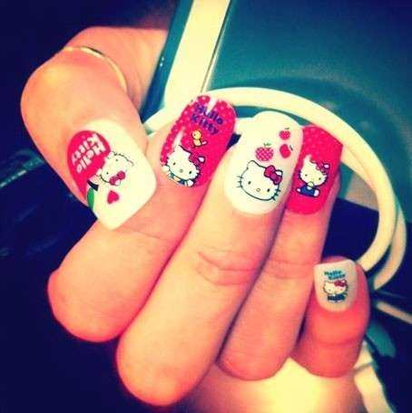 Simpatica nail art di Hello Kitty