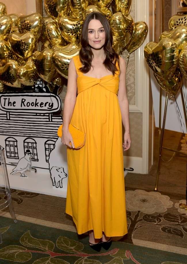 Keira Knightley con abito giallo