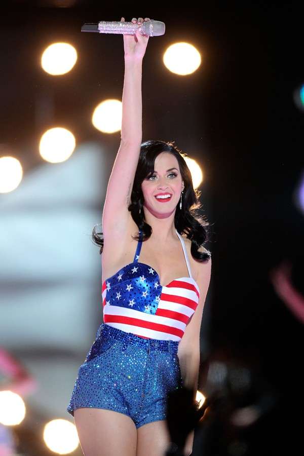 Katy Perry e l'outfit americano