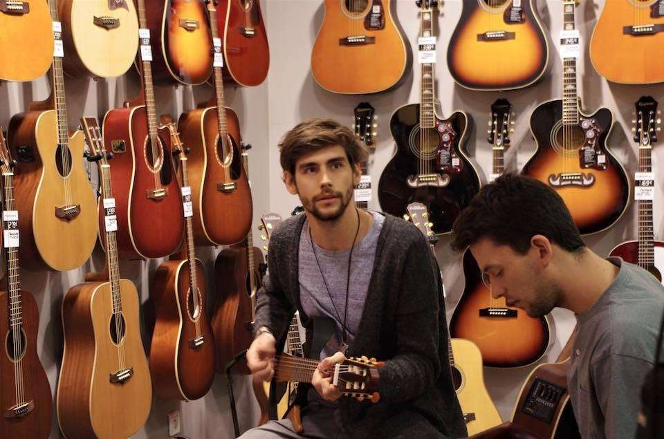 Alvaro e l'amore per la chitarra