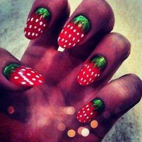 La strawberry nail art