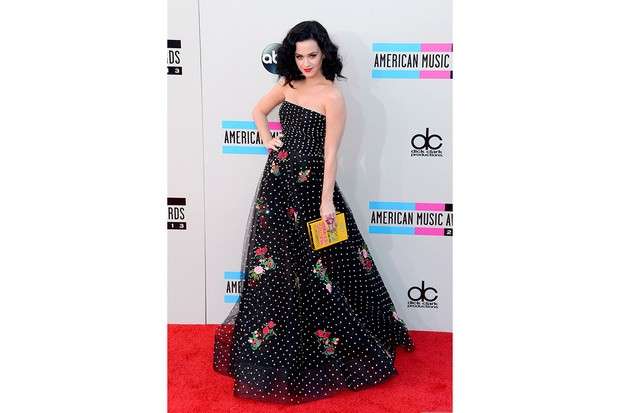 Katy Perry con un abito in tulle con ricami floreali