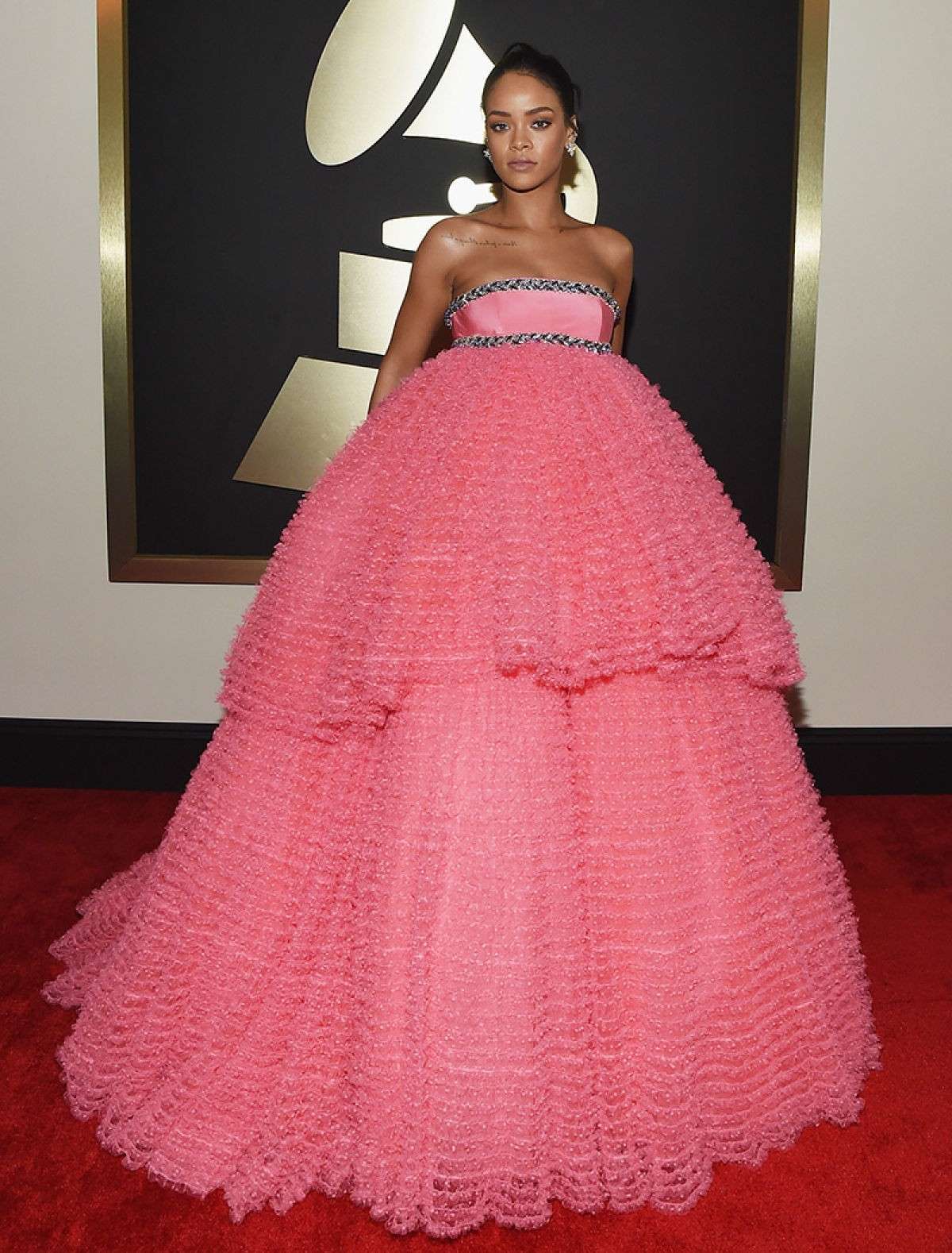 Rihanna con abito di tulle rosa