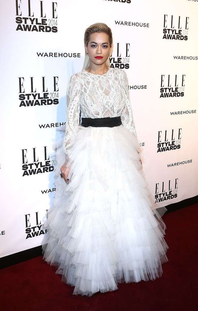 Rita Ora con abito in tulle bianco
