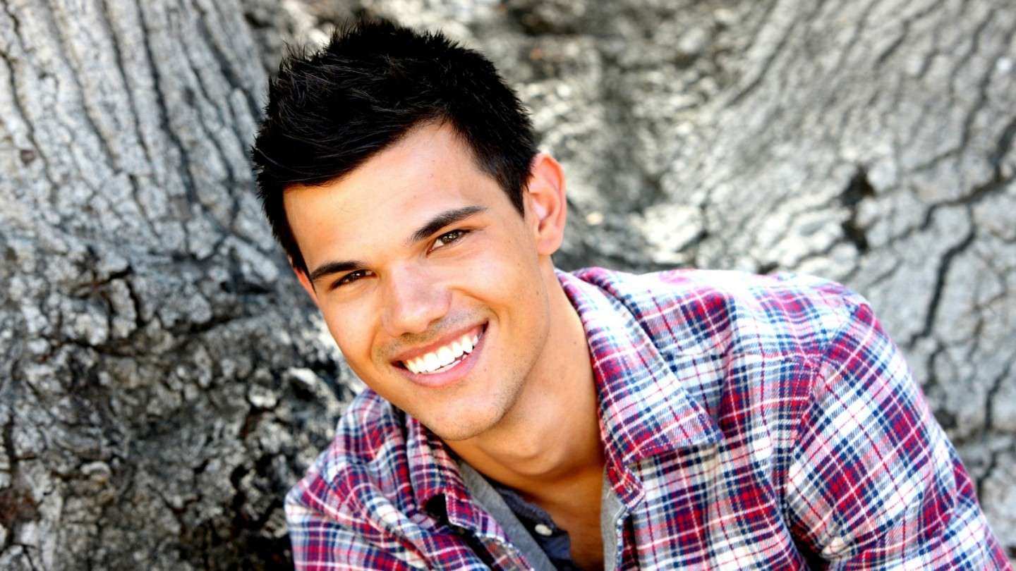 Sorriso in primo piano per Taylor Lautner
