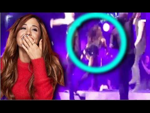 Ariana Grande cade sul palco