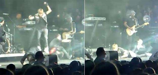 Justin Bieber cade sul palco
