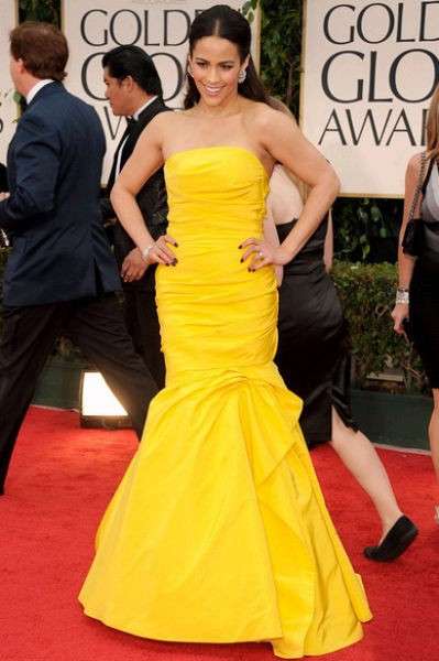 Emily Blunt con un abito giallo