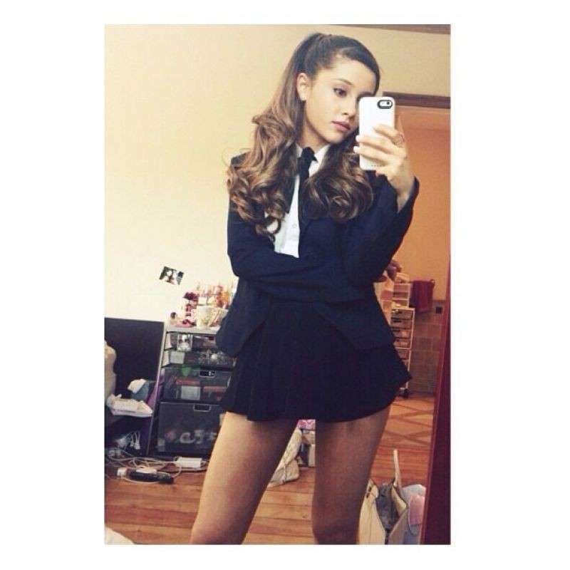 Selfie outfit di Ariana Grande su Instagram