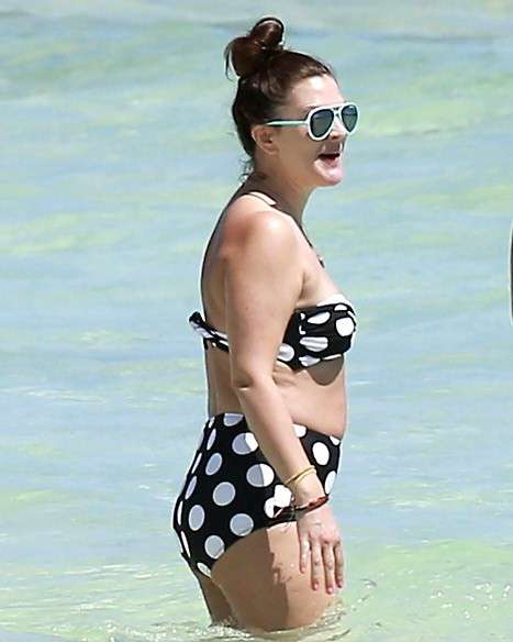 Drew Barrymore con costume a pois