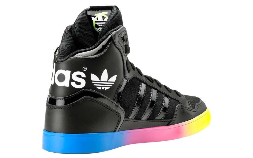 Adidas Extaball colorate di Rita Ora