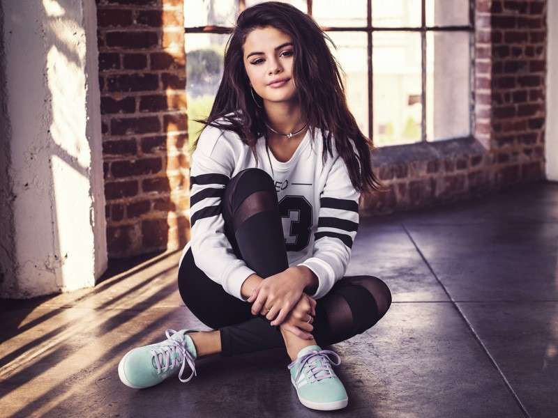 Selena Gomez con le Adidas-Neo