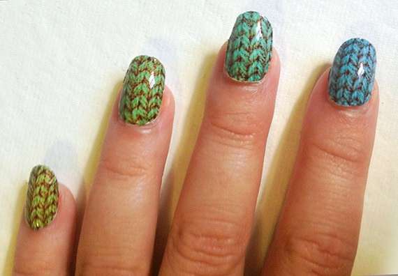 Crochet nail art verde e celeste