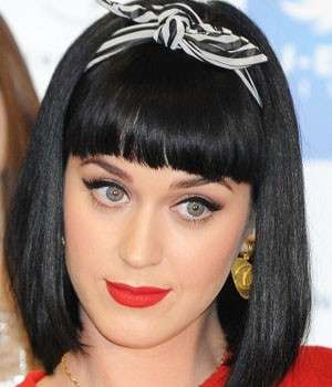 Katy Perry con fiocco a righe