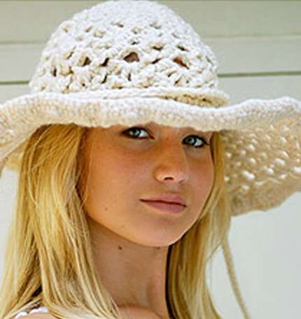 Jennifer Lawrence, modella con cappello