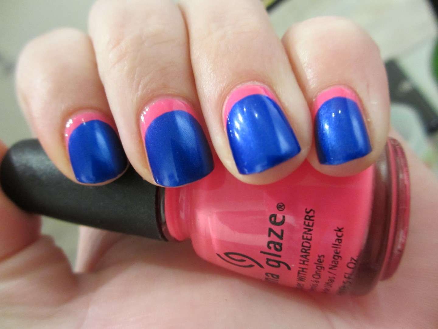 Reverse french manicure blu e rosa
