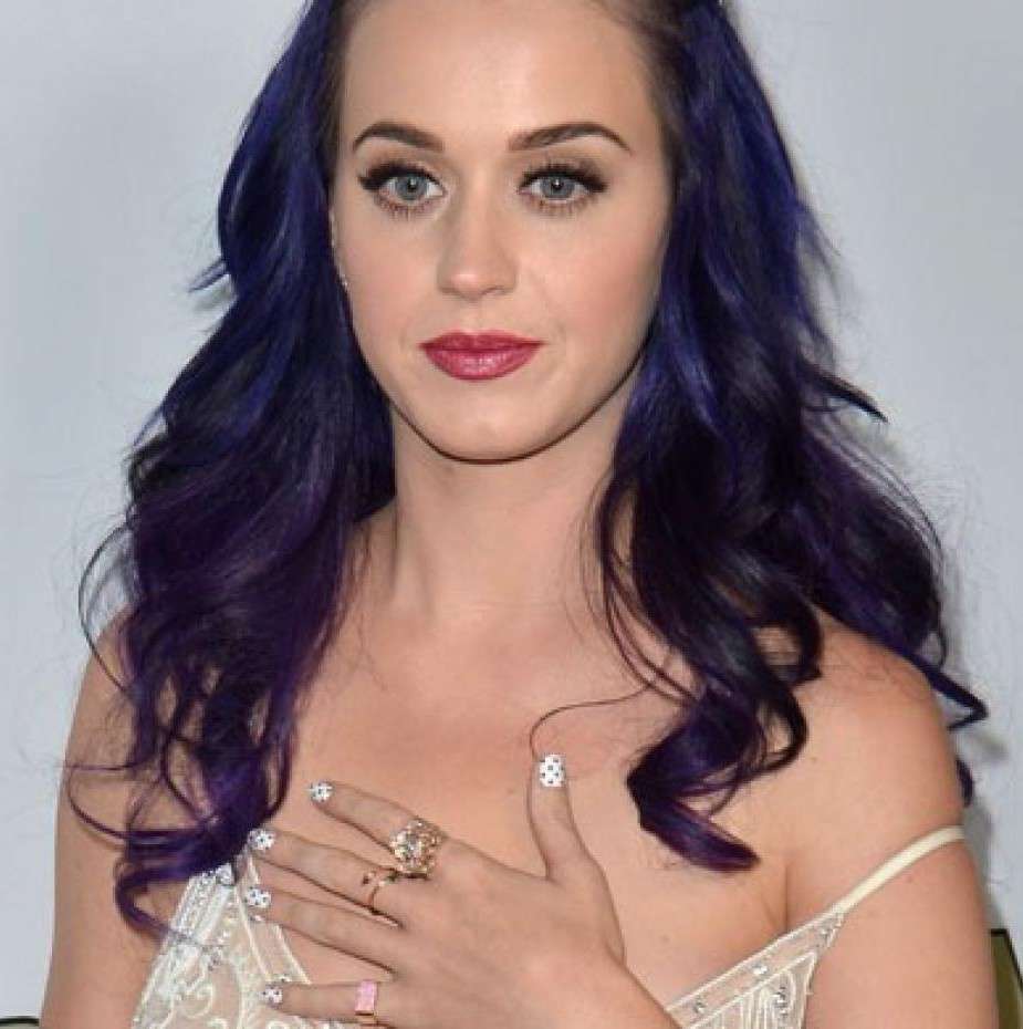 Nail art a pois per Katy Perry