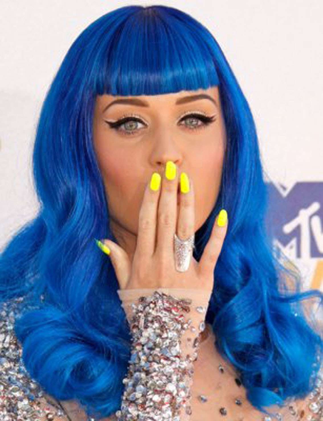 Smalto giallo per Katy Perry