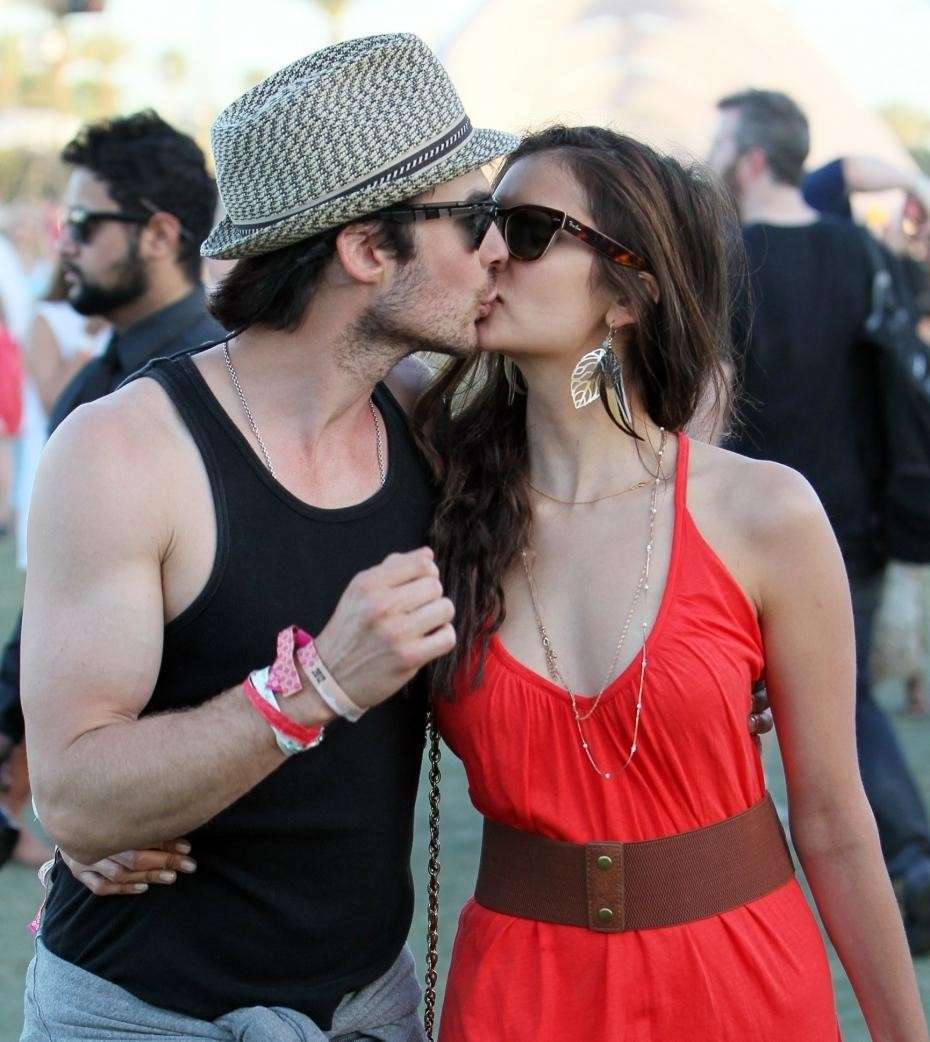 Bacio di Ian Somerhalder e Nina Dobrev al Coachella